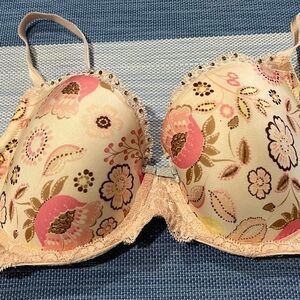 Victoria's Secret Lace Bra in Nude